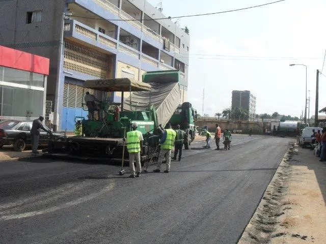 ass-18-gabon-chantier-travaux-voirie